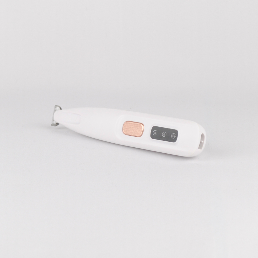 TrimmWunder Seitenansicht – ergonomischer Hundetrimmer mit LED-Anzeige und Schiebeschalter